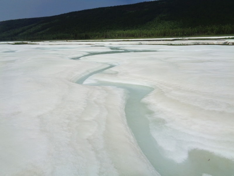 Селиндэ пробивается через лед в июле
